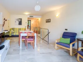 Apartment with terrace and swimming pool 100 m from the beach - Image 2