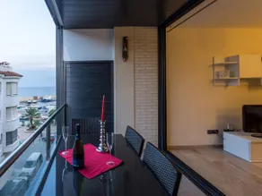 Apartment with terrace and swimming pool 100 m from the beach - Image 5
