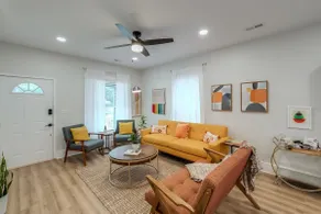 Luxe Home Downtown - Sleeps 6. Off-street parking - Image 4