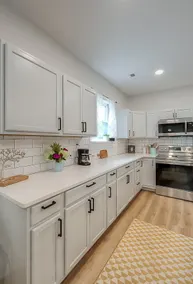 Luxe Home Downtown - Sleeps 6. Off-street parking - Image 5