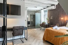 HotelBed and air conditioning in City V - Image 3