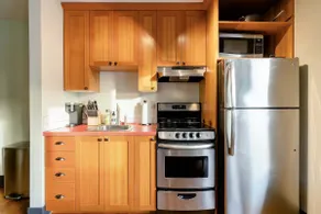 Color Splash 1BR | Heart of Hawthorne - Image 3