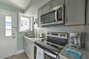Beach Block Wildwood Condo - Proximity to Dining! - Image 2