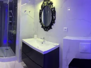 Studio-Basic-Private Bathroom-City View - Image 3