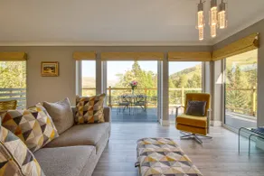 Stunning 5 star lodge with loch and mountain views - Image 2