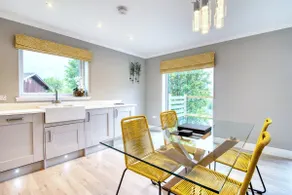 Stunning 5 star lodge with loch and mountain views - Image 4