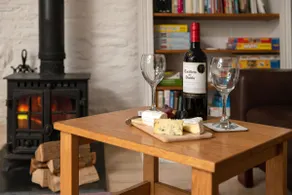 Hot tub, logburner, nr Padstow, couples getaway! - Image 3