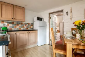 Hot tub, logburner, nr Padstow, couples getaway! - Image 4