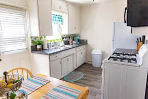 Amazing Pacific Beach Bungalow - Image 3