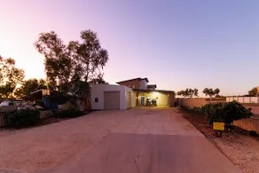 Ningaloo - Just a stroll from Exmouth's town beach - Image 2