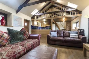 Foxglove - Luxurious Barn Conversion - Blossom Farm - Image 2