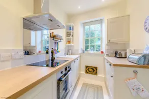 Charming Cotswold Cottage in Fulbrook - The Reading Room - Image 3