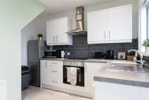 #2 StayBelfast Home. Free parking/WiFi/10 mins 2 - Image 3