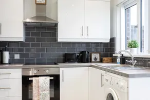 #2 StayBelfast Home. Free parking/WiFi/10 mins 2 - Image 4