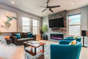 Modern And Spacious Townhouse Blocks from Downtown - Image 3