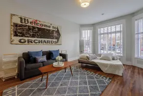 Bright Spacious Midtown Getaway King Bed - Image 3