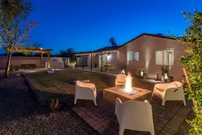 Modern Farmhouse Living in Phoenix -Prime Location - Image 2