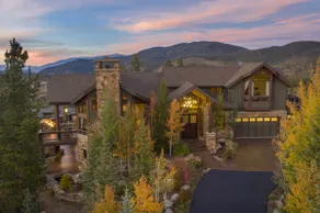 Hot tub, private shuttle, outdoor entertaining! - Image 5