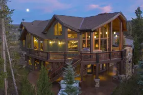 Hot tub, private shuttle, outdoor entertaining! - Image 4