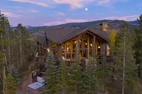 Hot tub, private shuttle, outdoor entertaining! - Image 3