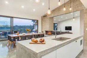 Lake View Contemporary Comforts meets Nature - Image 3