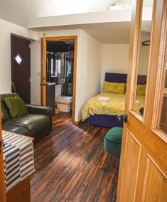 Manorbier Castle Inn Bay Room - Image 4