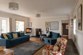 Ty Fferam Bailey: 7‑Bed Farmhouse Sleeping 14 in Bodorgan | Managed by Anglesey Holiday Lettings - Image 4