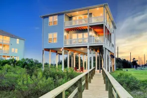 Beautiful bay home with breathtaking views from two decks and boardwalk with fishing pier - Image 5