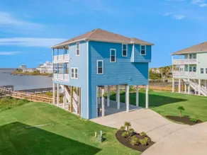 Beautiful bay home with breathtaking views from two decks and boardwalk with fishing pier - Image 2