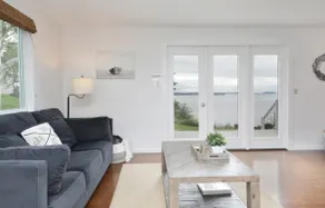 Marine View Bluff by Avantstay Waterfront Views - Image 4