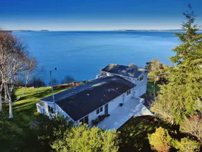 Marine View Bluff by Avantstay Waterfront Views - Image 2