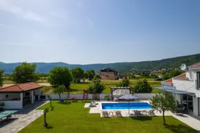 Villa Anja is a 4 bedroom villa with a 32 sqm heated pool near Imotski - Image 2