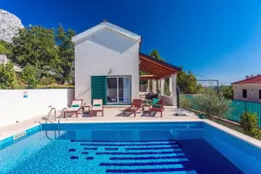 Seaview Villa Lemaro, a 2 bedroom villa with 28 sqm private pool in Krilo Jesenice - Image 2