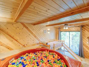 Kid's Paradise! Ball Pit 2 Lofts Lakeview 5 bd,3ba - Image 4