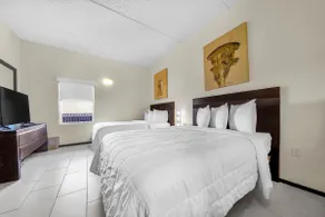 Wonderful Three Bedroom Condo Partial Ocean Views - Image 3