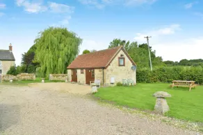 Willows Calbourne - Car Ferry Included* - Image 3