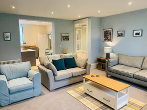 Garden Flat - On one level and near the beach - Image 4