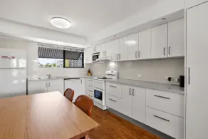 Levuka Unit 12 14 Moreton Pde - Image 2