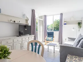 Apartment in front of the beach 40min BCN by train - Image 2