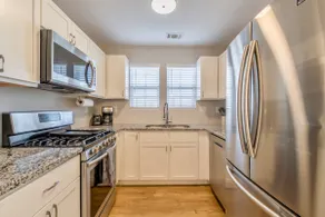 Close to Downtown, Modern 3 BR w/Driveway - Image 5