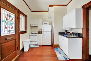 Beautifully Restored Downtown Victorian - Image 4