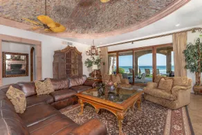 Unparalleled Luxury Beachfront House on the Water - Image 3