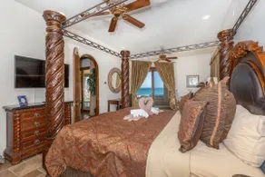 Unparalleled Luxury Beachfront House on the Water - Image 4