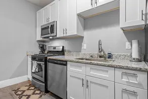 Comfortable stay downtown near sculpture park-7 - Image 4