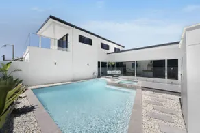 REEF Luxury Home, Ocean View, Large Pool & Hot Spa - Image 2