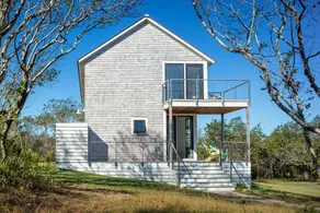 Island House: Clean Modern Design w/ Ocean Views - Image 4