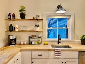 Farmhouse Retreat Upstairs | Walk to Downtown| - Image 5