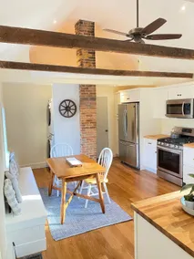 Farmhouse Retreat Upstairs | Walk to Downtown| - Image 2