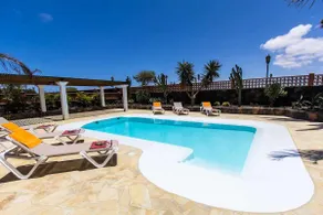 Villa familiale spacieuse et sous licence avec piscine privée chauffée dans un emplacement souhaitable - Image 2