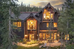 Rustic-elegance wrapped in custom mountain luxury, steps from Baldy Hiking Trail and shuttle stop - Image 2